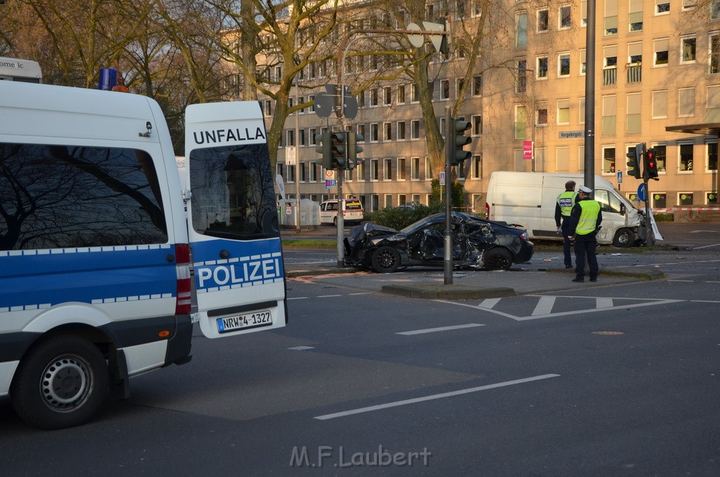 Schwerer VU Neustadt Sued Vorgebirgsstr Sachsenring P080.JPG - Miklos Laubert